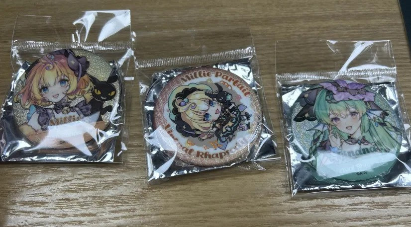 !特價!「現貨」NIJISANJI EN × Virtual Rhapsody 新加坡 2024 】 襟章 GIRLS