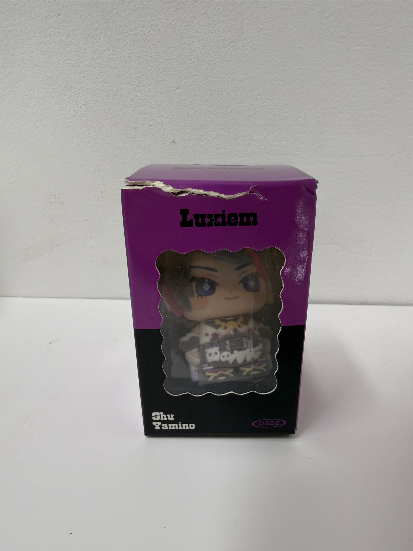 [現貨] Nijisanji 【Luxiem WILDWEST】フロッキーマスコット(毛絨figure公仔) 闇ノシュウ(Shu Yamino)[有盒傷]